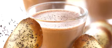 Lassi au Tassimo® Suchard® et tuiles au graines de pavot