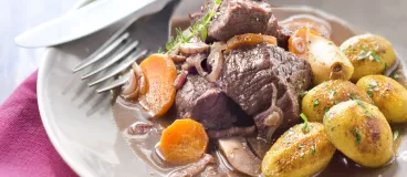 Bœuf bourguignon, pommes rissolées à l’ail avec Fruit d’Or®