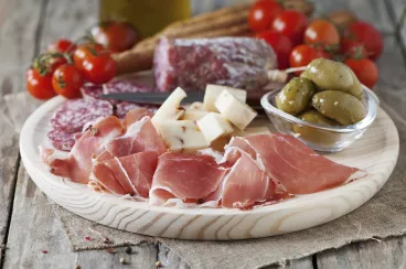 Légumes, charcuterie, fruits de mer… les antipasti nous régalent ! Légumes, charcuterie, fruits de mer… les antipasti nous régalent !