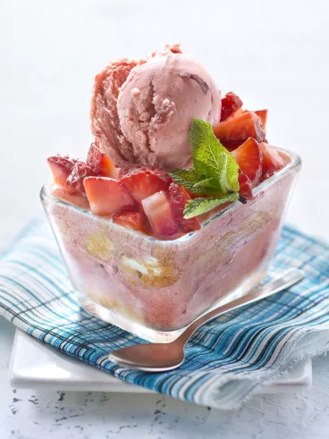 Tiramisu glacé à la fraise avec Carte d’Or®