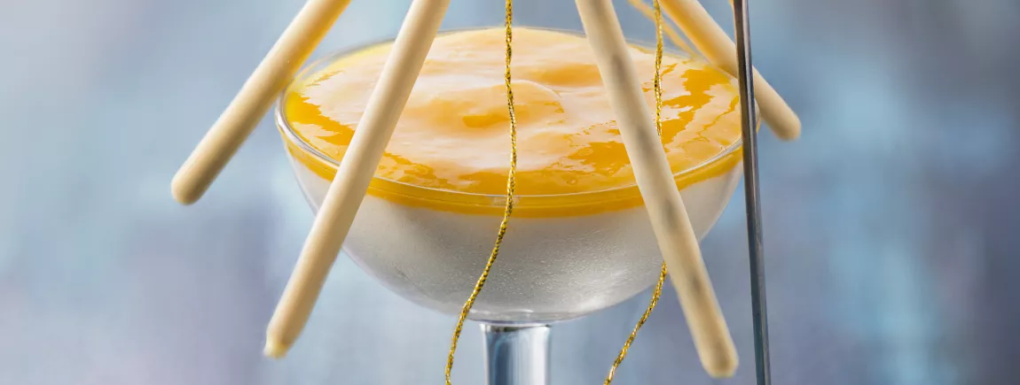 Coupe de mousse d'ananas, coco et Mikado® Chocolat Blanc